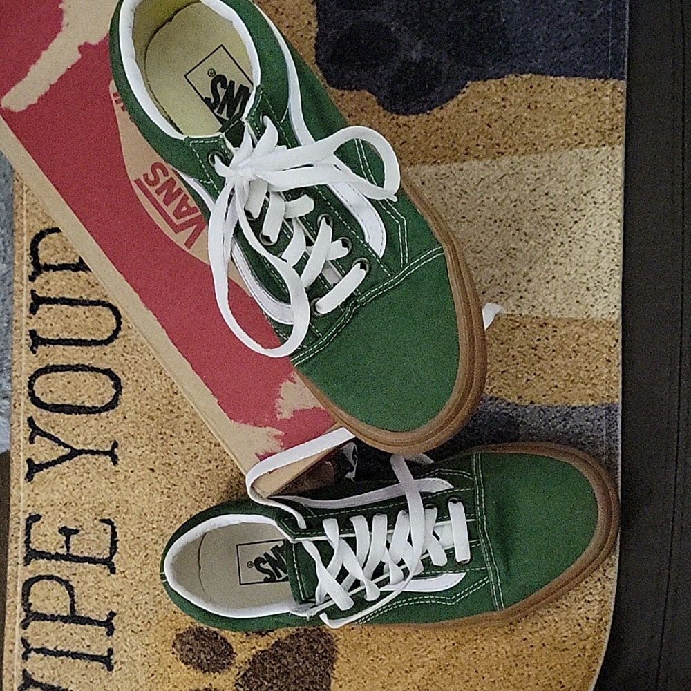 VANS OLD SKOOL - (Gum) Greener Pastures/True White. Woman's 8/Men's 6.5